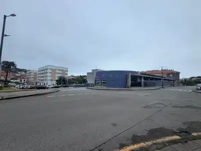 Parkplatz von Wohnung zum Verkauf in Gozón mit Heizung, Privatgarten und Terrasse