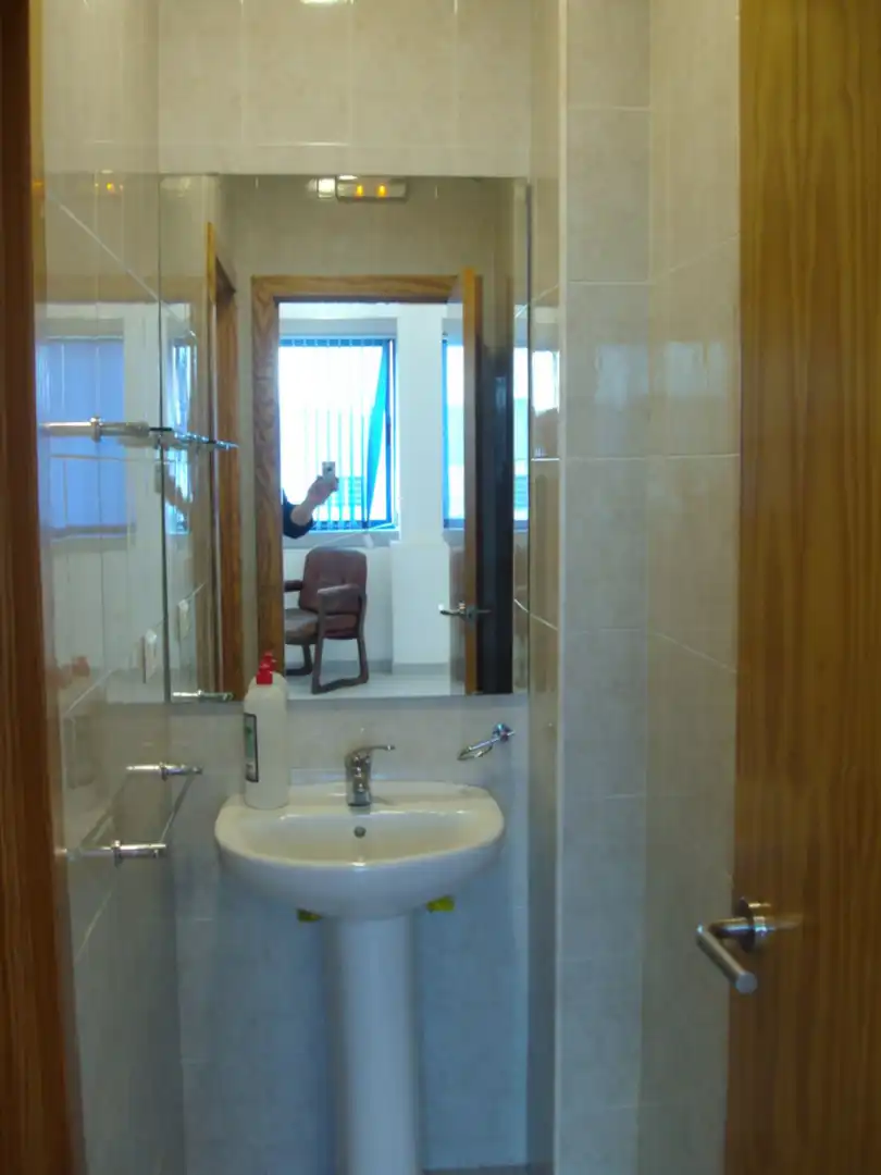 Badezimmer von Fabrikhallen zur Miete in Alcalá de Guadaira