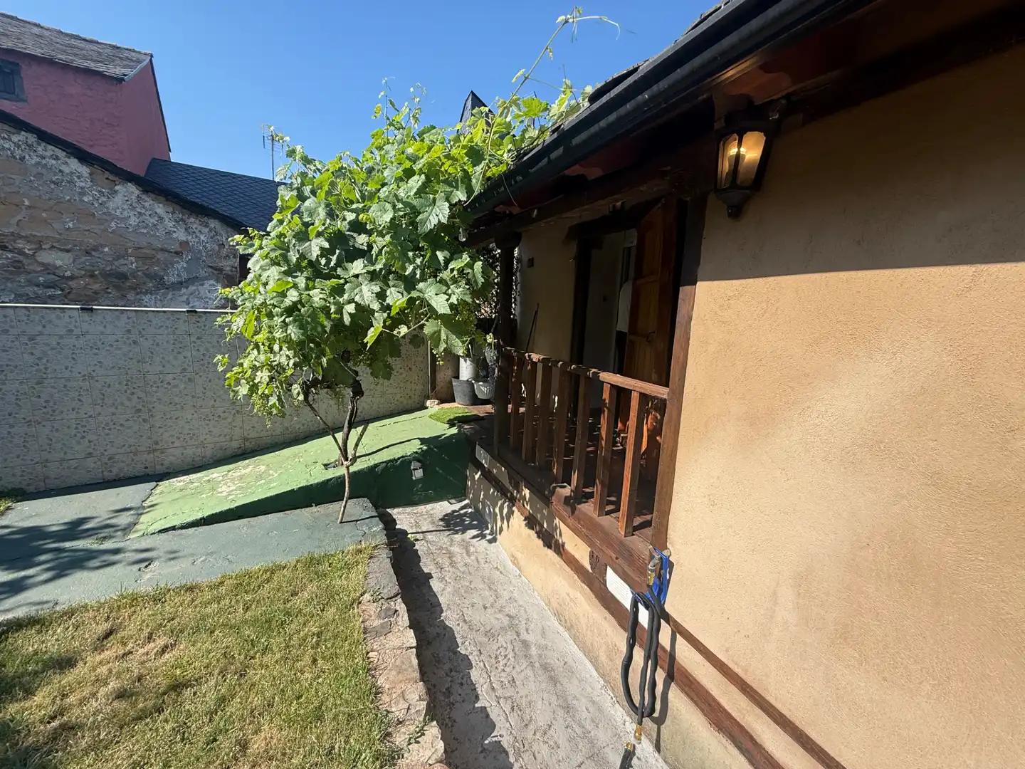 Vista exterior de Casa o chalet en venta en Bembibre con Jardín privado y Amueblado