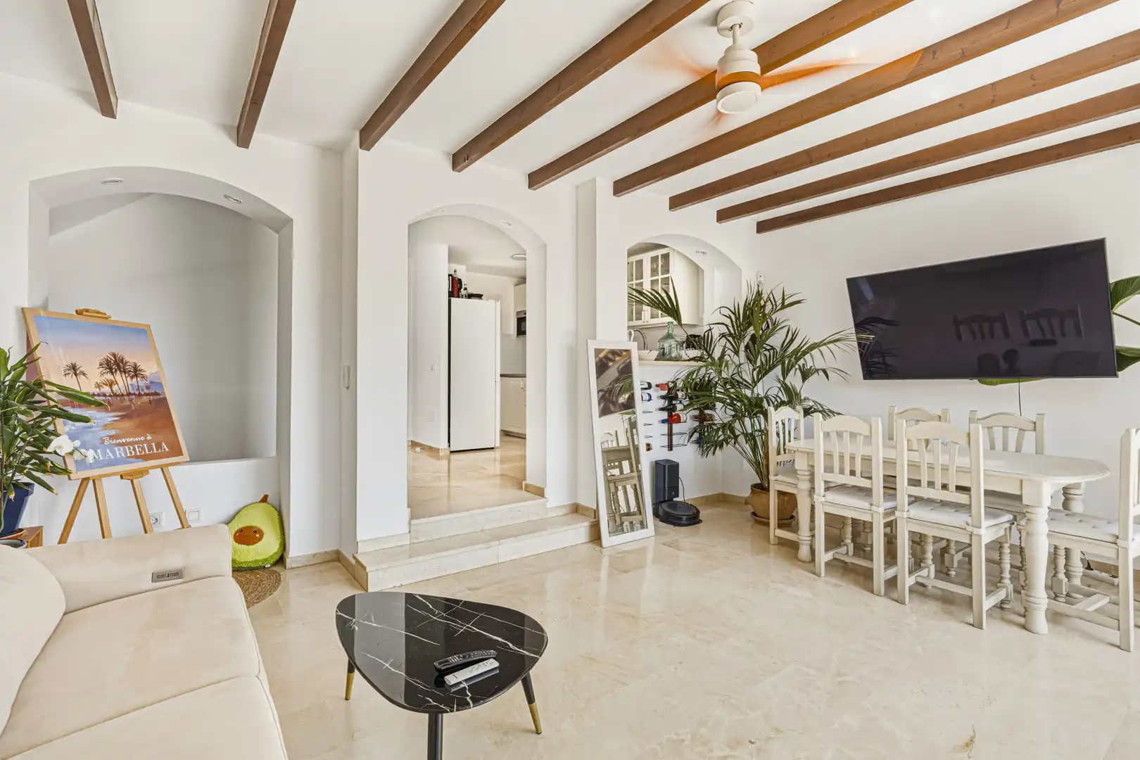 Sala d'estar de Casa adosada en venda en Mijas amb Aire condicionat, Jardí privat i Terrassa