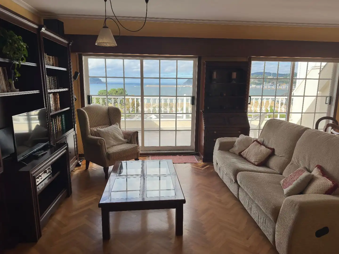 Wohnzimmer von Wohnung zur Miete in Viveiro mit Heizung, Parkett und Terrasse