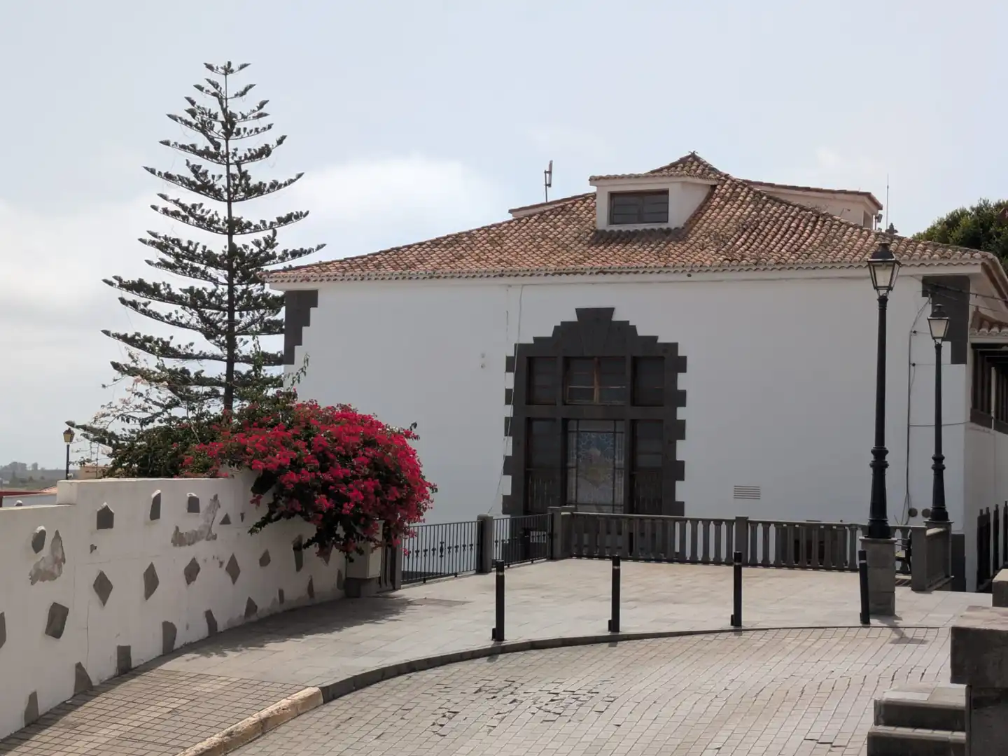 Vista exterior de Casa adosada en venda en Firgas amb Jardí privat, Terrassa i Balcó
