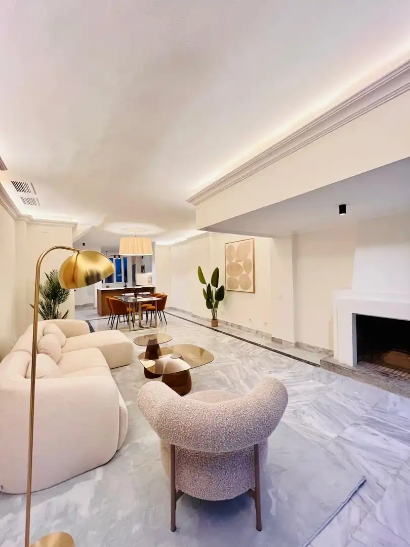 Sala de estar de Dúplex en venta en Marbella con Aire acondicionado, Calefacción y Terraza