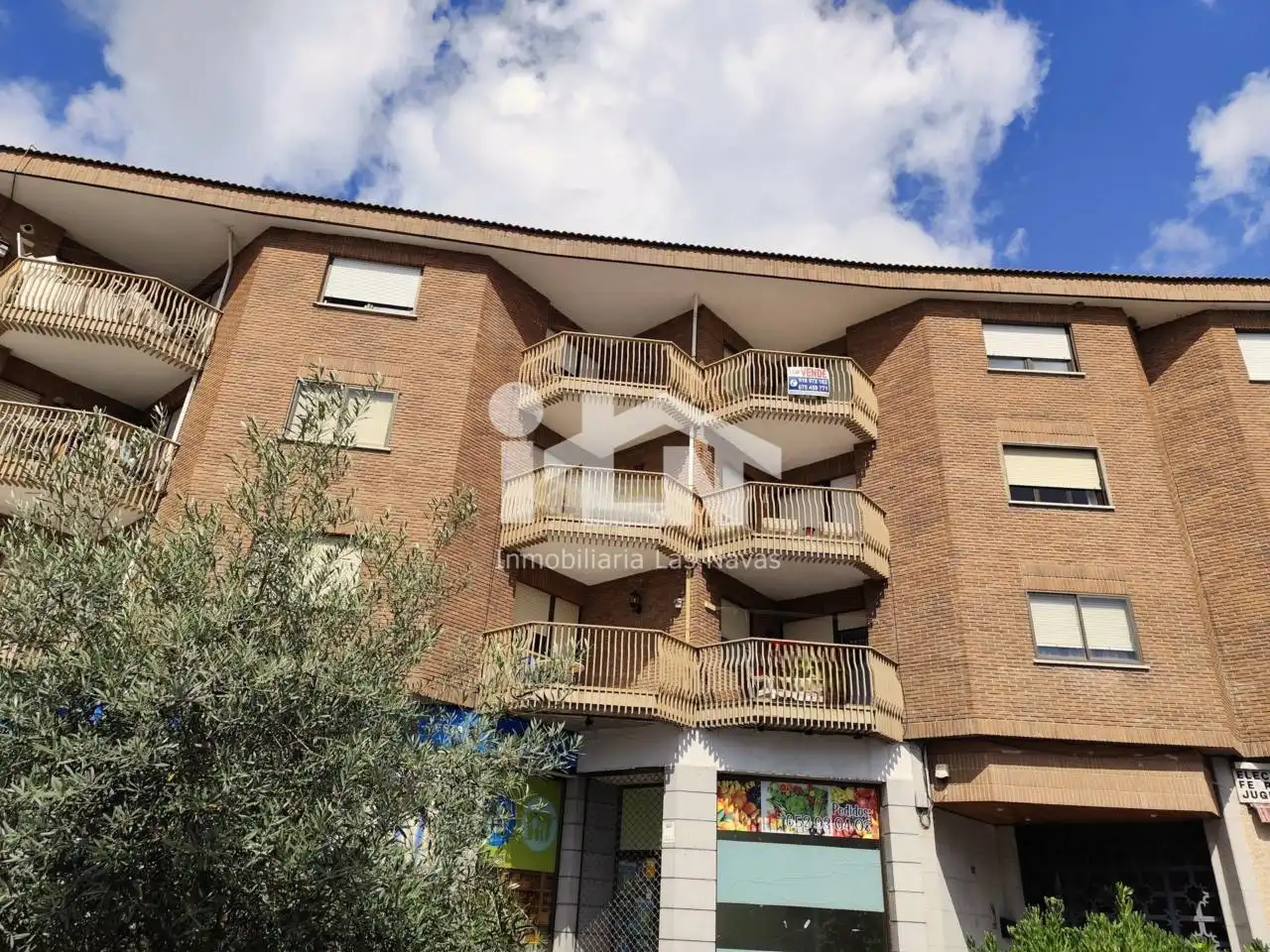 Vista exterior de Piso en venta en Las Navas del Marqués  con Calefacción, Parquet y Terraza