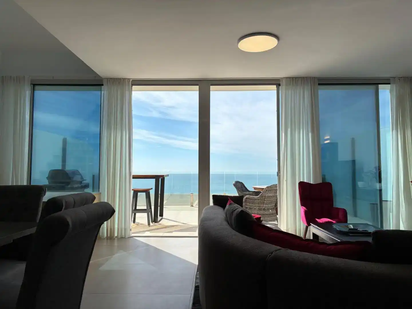 Wohnzimmer von Dachboden zum Verkauf in Benalmádena mit Klimaanlage und Schwimmbad
