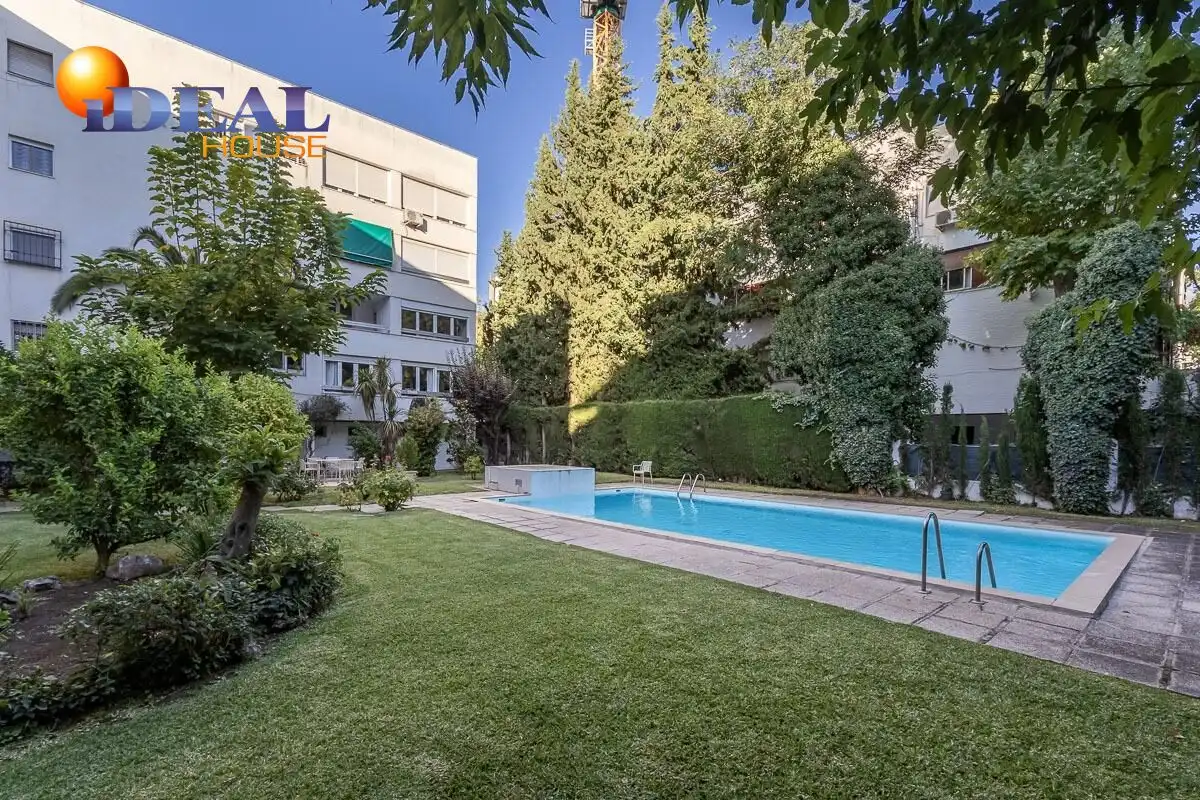 Pis amb piscina en venda a Genil, imagen 2