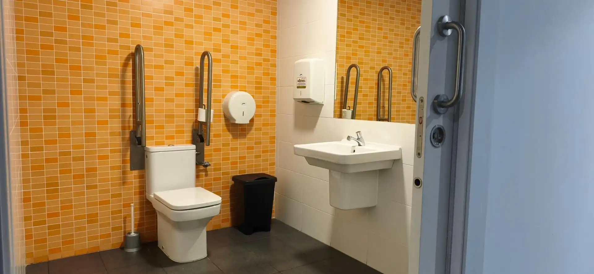Baño de Local de alquiler en Molina de Segura con Aire acondicionado