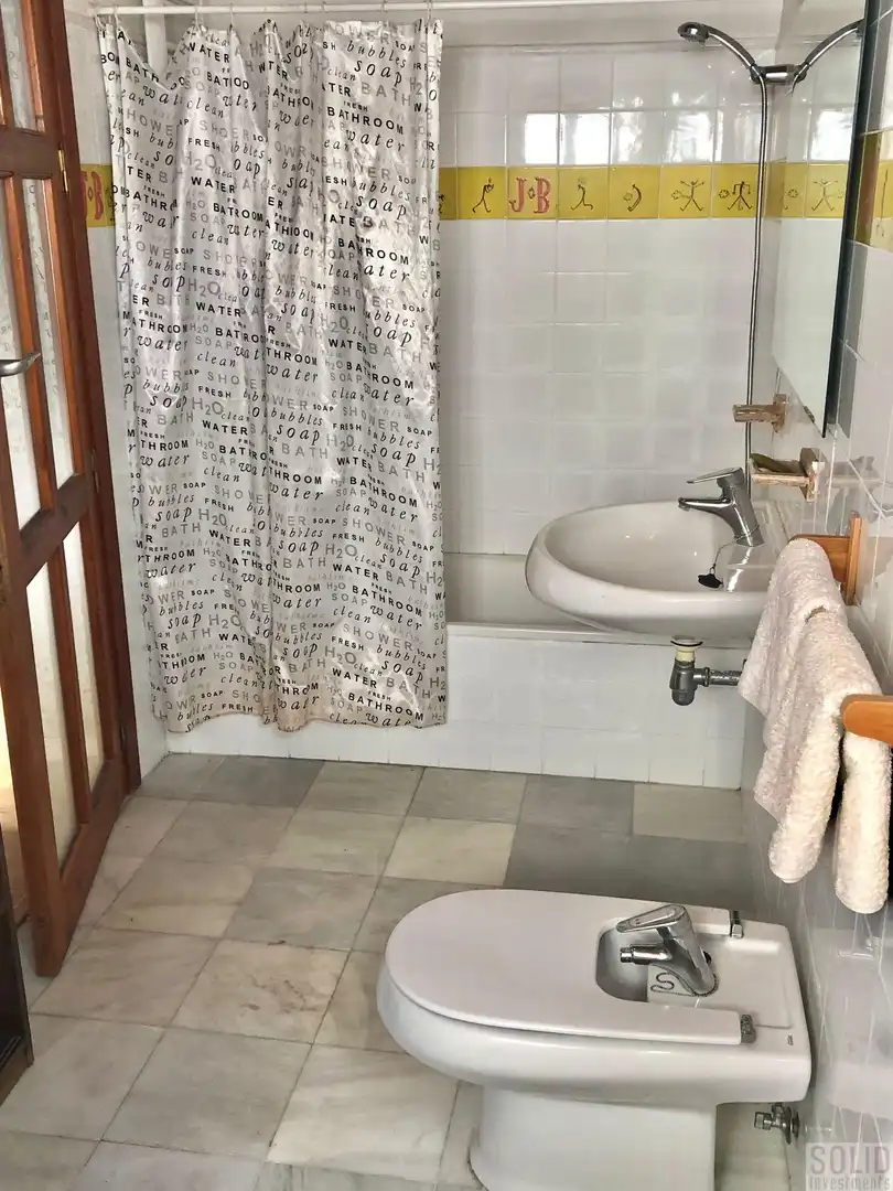 Bathroom of Flat for rent in Valencia  with Air Conditioner, Heating and Storage room