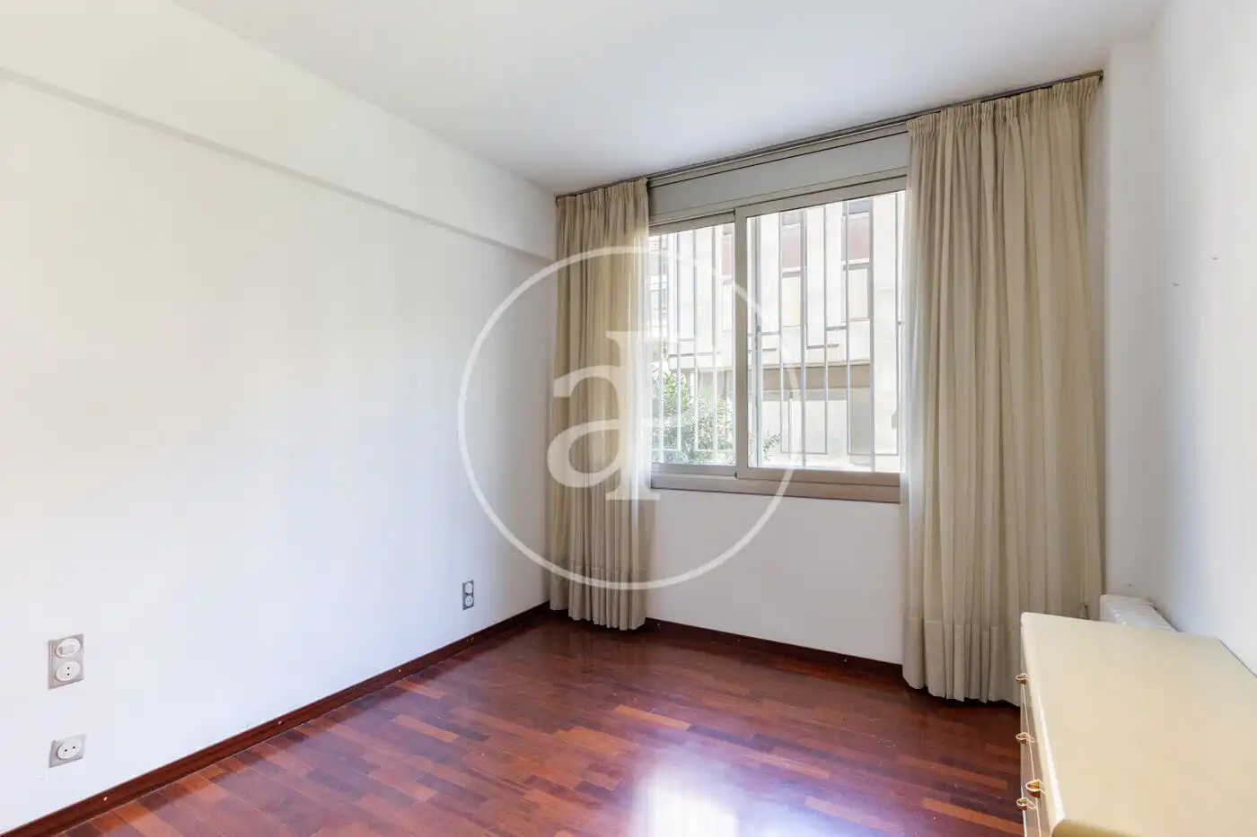 Habitación de Piso de alquiler en Barcelona con Calefacción, Jardín privado y Balcón