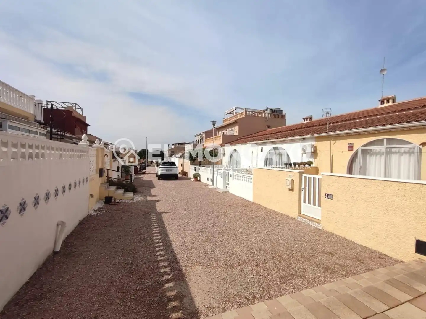 Vista exterior de Casa adosada en venda en Zona Carrefour - Urbanizaciones