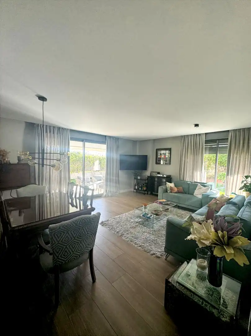 Sala de estar de Planta baja de alquiler en Boadilla del Monte con Aire acondicionado, Calefacción y Jardín privado