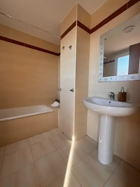 Badezimmer von Dachboden zum Verkauf in Paterna mit Parkett, Terrasse und Ofen