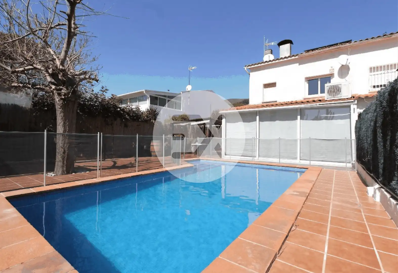 Swimming pool of Single-family semi-detached for sale in Castelldefels  with Air Conditioner, Heating and Private garden