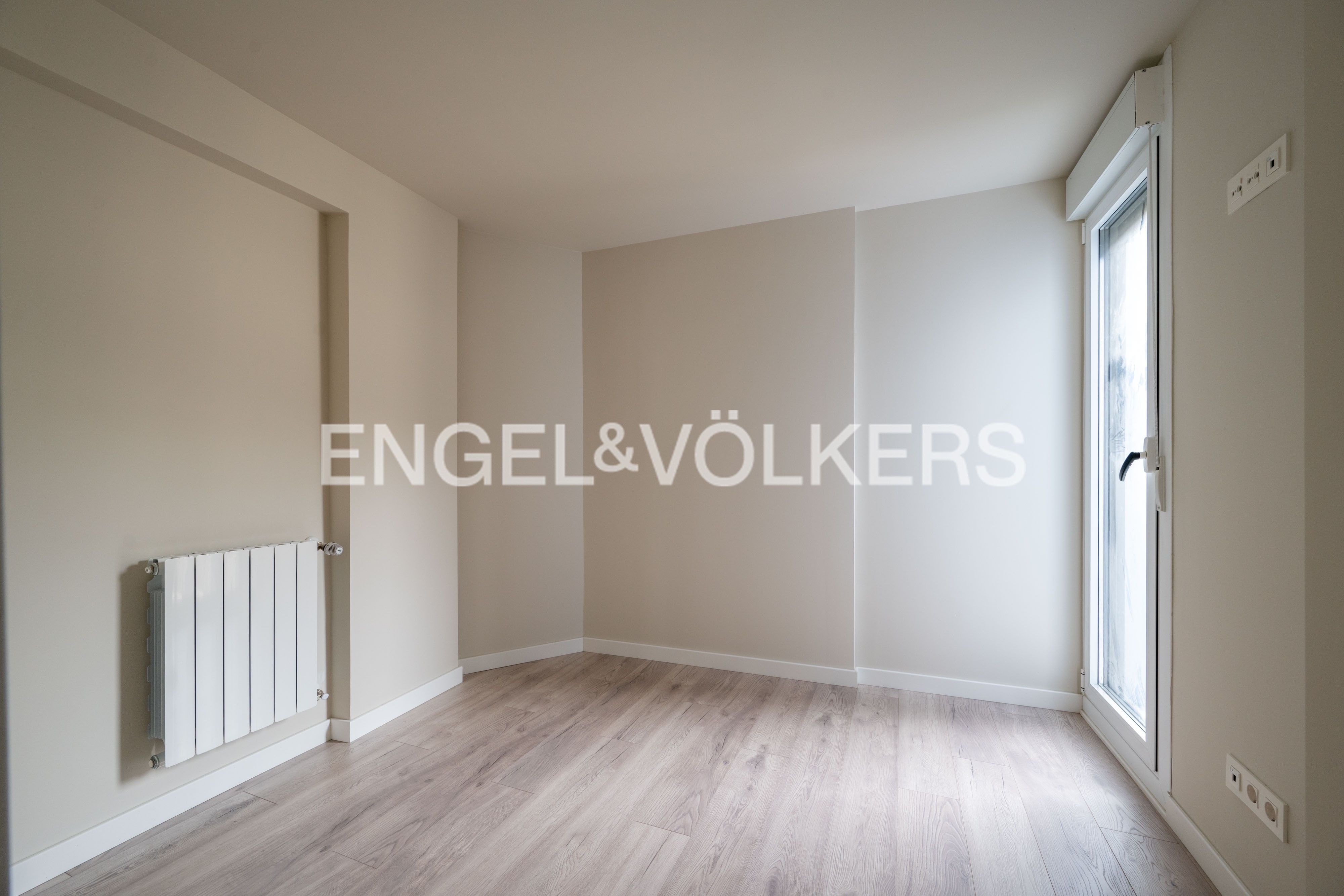 Habitación de Dúplex en venta en Irun  con Calefacción, Parquet y Balcón