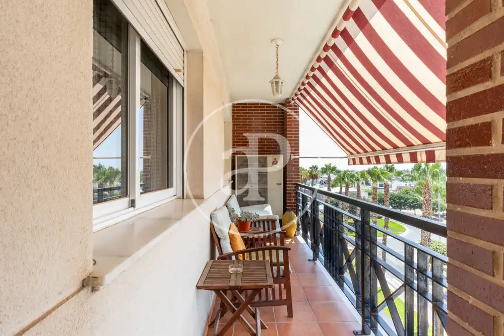 Piso en venta en Avinguda Cardenal Vicent Enrique I Tarancó, Piscinas
