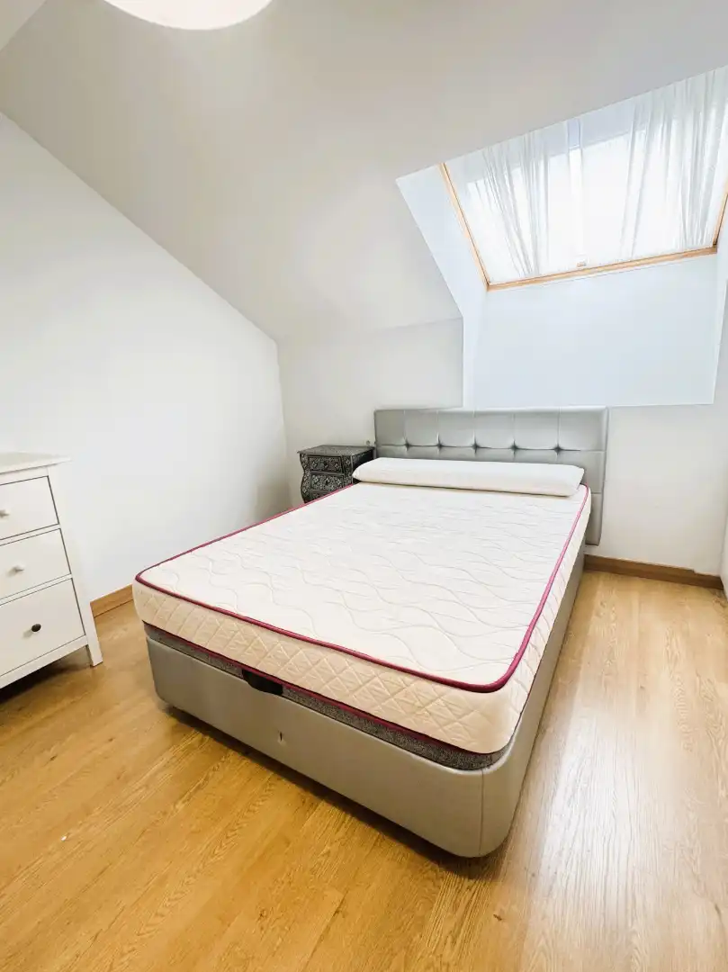 Habitación de Ático en venta en Avilés con Calefacción, Parquet y Terraza