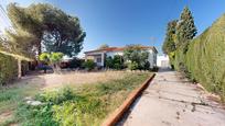 Vista exterior de Casa o xalet en venda en La Pobla de Vallbona amb Jardí privat i Piscina