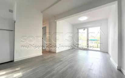 Sala d'estar de Pis en venda en  Madrid Capital amb Calefacció i Terrassa