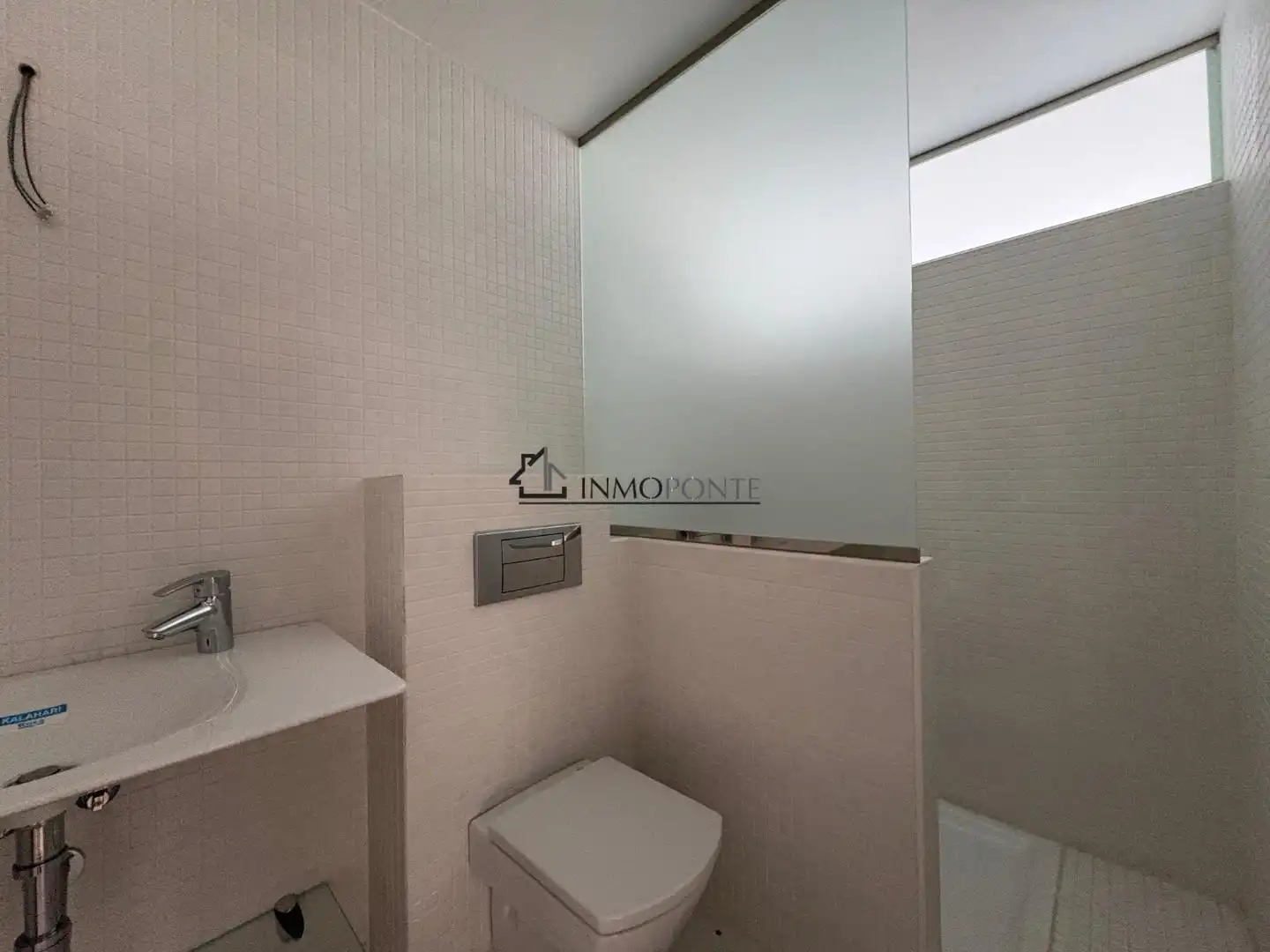 Baño de Piso de alquiler en Pontevedra Capital  con Calefacción y Trastero