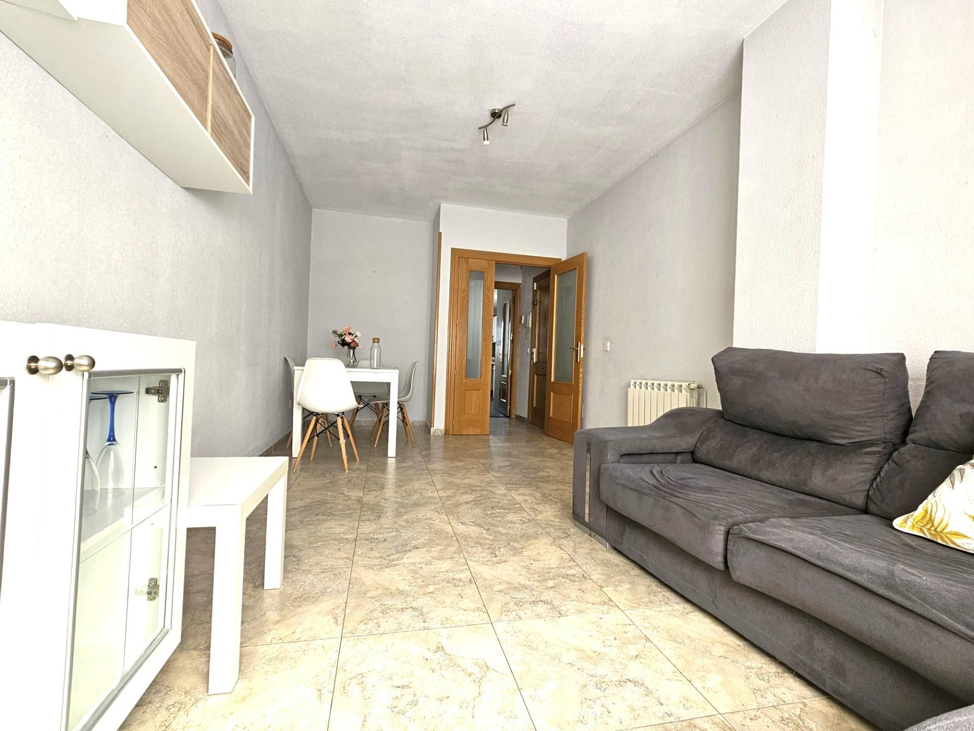 Sala d'estar de Apartament en venda en Yuncler amb Calefacció, Terrassa i Traster