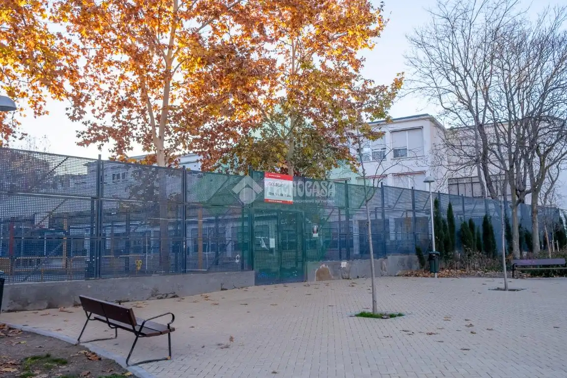Vista exterior de Pis en venda en Madrid amb Aire condicionat