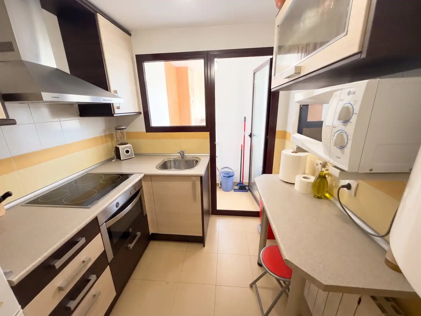 Cocina de Piso en venta en Yuncler con Calefacción, Trastero y Piscina