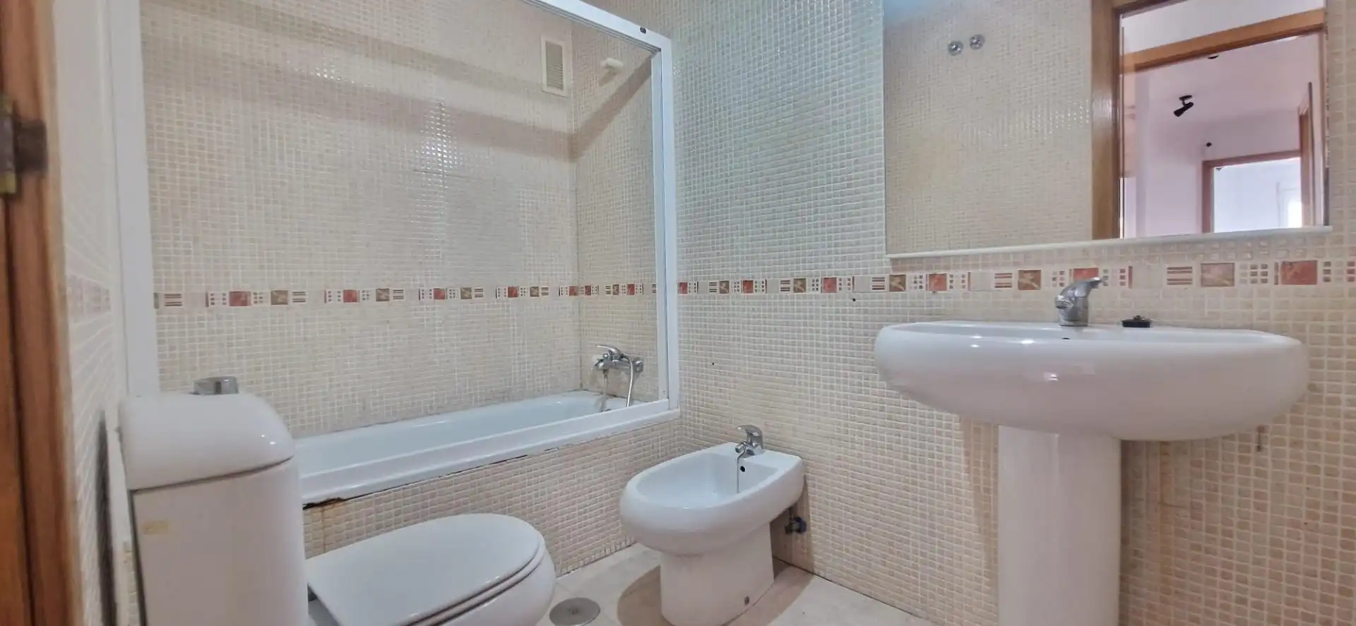 Bathroom of Flat for sale in Fuengirola