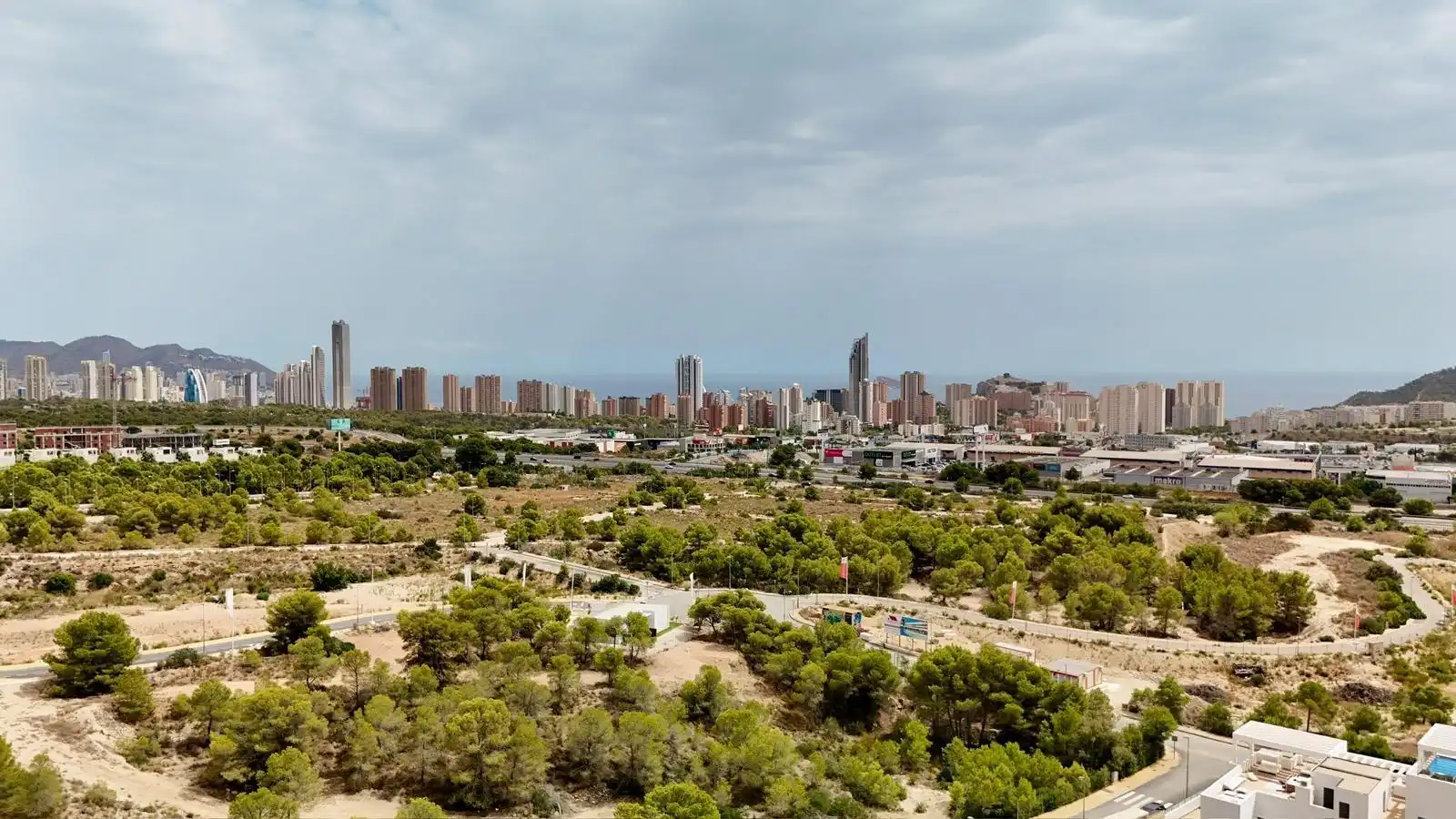 Vista exterior de Apartament de lloguer en Finestrat amb Aire condicionat, Jardí privat i Terrassa