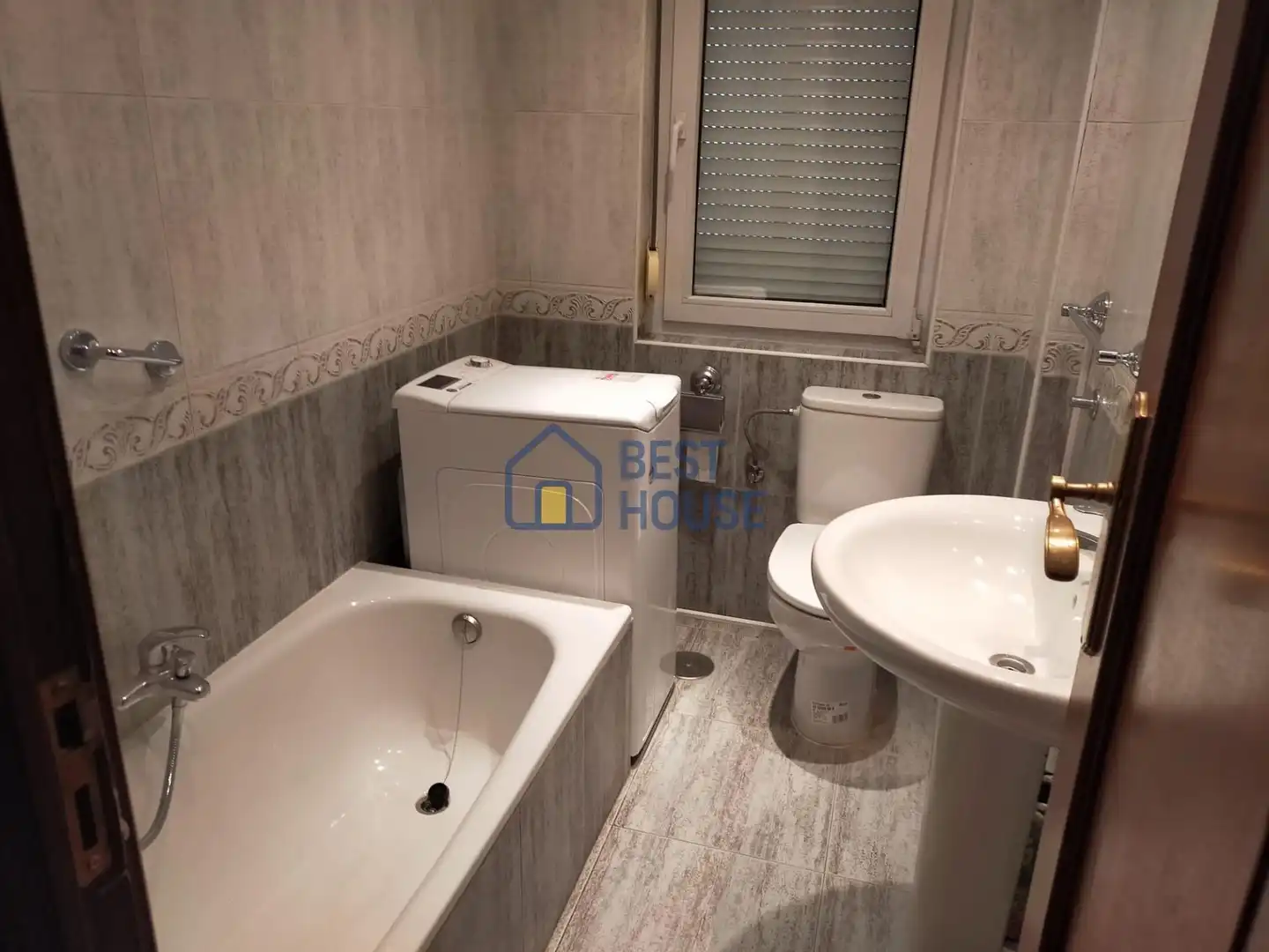 Baño de Piso en venta en San Andrés del Rabanedo con Calefacción y Trastero