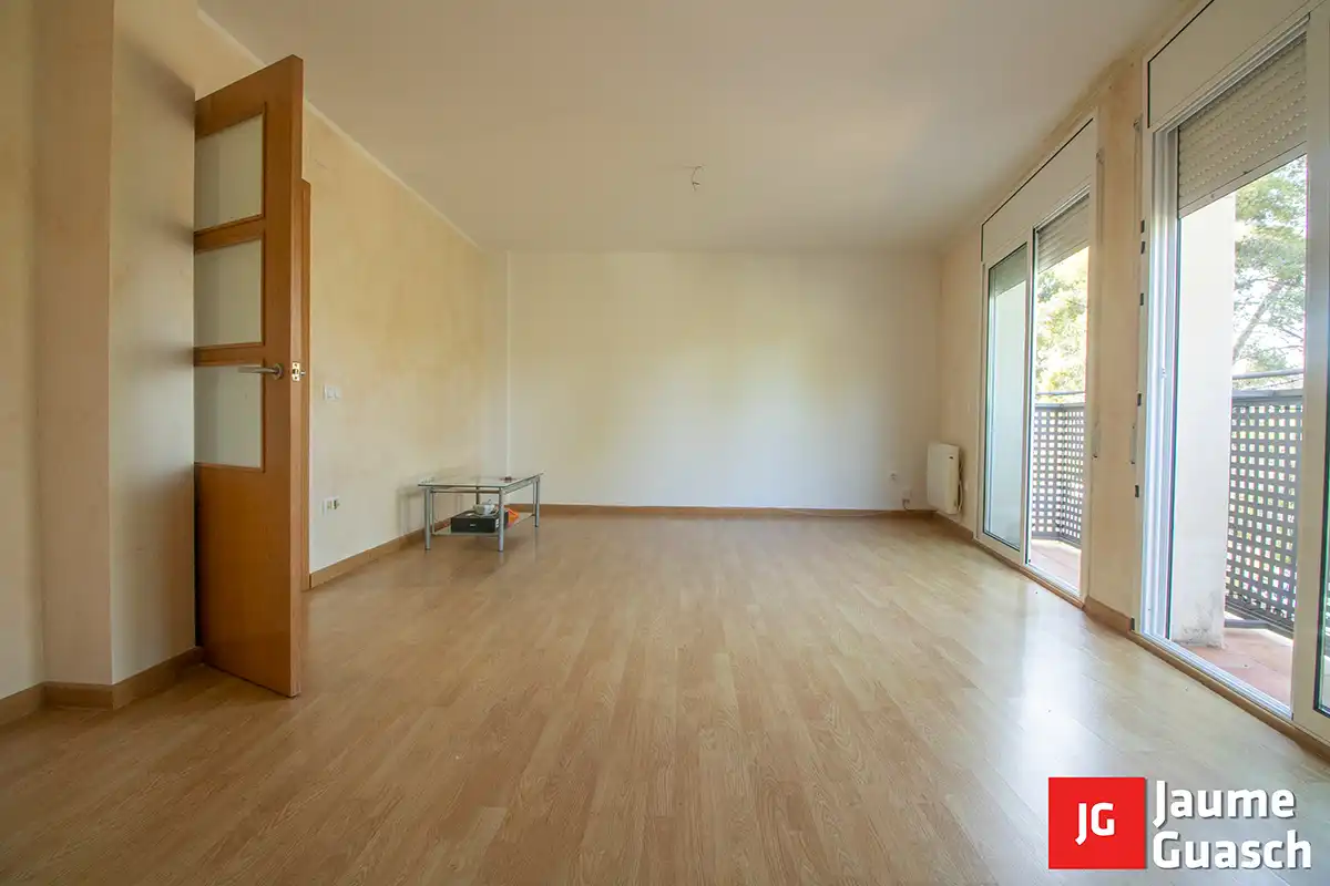 Sala d'estar de Casa adosada en venda en La Pobla de Montornès   amb Calefacció, Parquet i Traster