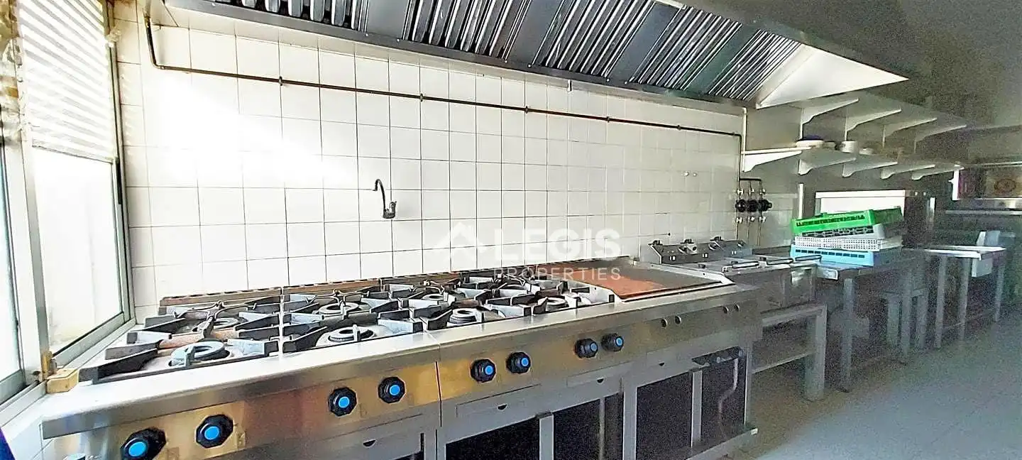 Cuina de Local en venda en Foz amb Aire condicionat i Moblat