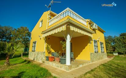 Exterior view of House or chalet for sale in Badajoz Capital  with Heating, Private garden and Terrace