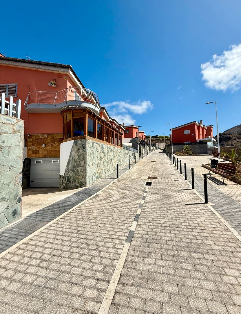 Vista exterior de Casa o xalet en venda en Santa María de Guía de Gran Canaria amb Aire condicionat, Jardí privat i Terrassa