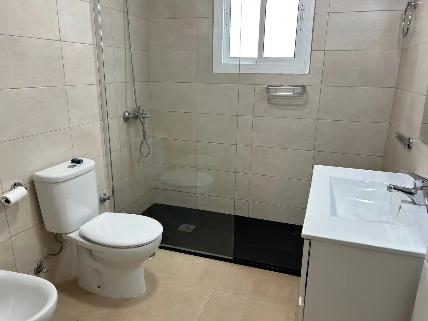 Bany de Casa adosada de lloguer en Benalmádena amb Aire condicionat, Calefacció i Terrassa