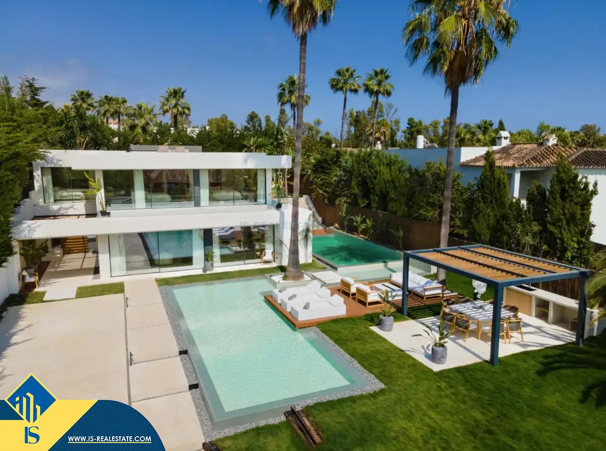 Chalet con piscina en venta en Nueva Andalucía, imagen 2