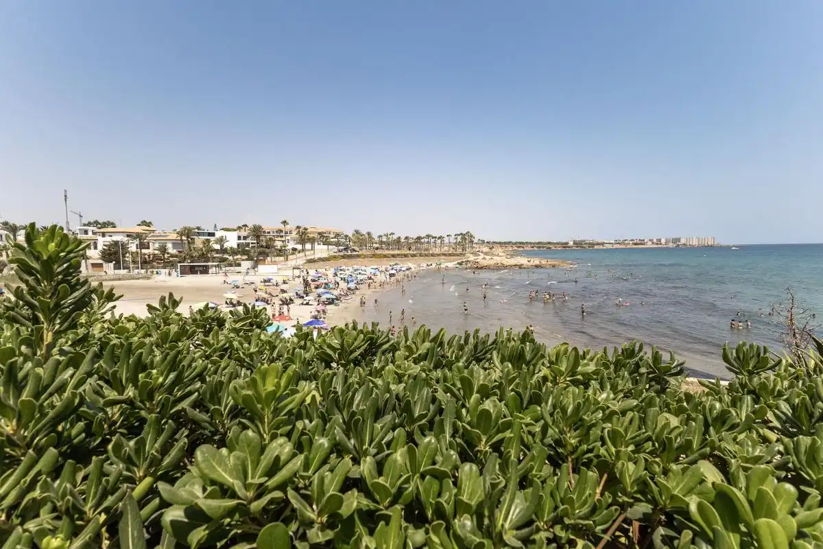 Vista exterior de Casa adosada en venda en Orihuela amb Calefacció, Jardí privat i Piscina