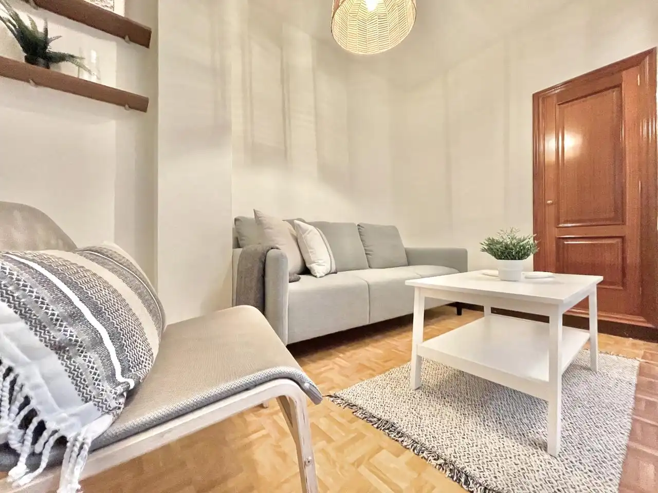 Sala d'estar de Pis de lloguer en A Coruña Capital  amb Calefacció, Parquet i Moblat