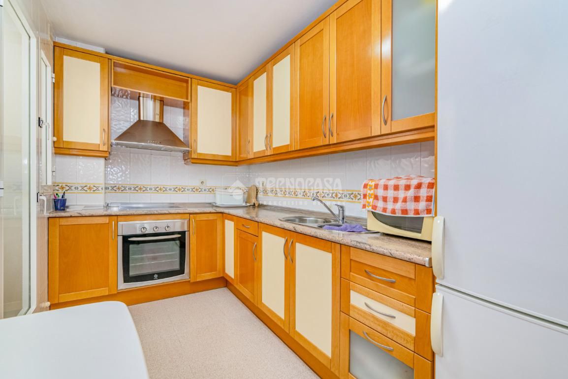 Kitchen of Flat for sale in  Granada Capital  with Heating, Terrace and Furnished