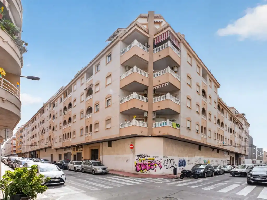 Vista exterior de Apartament en venda en Torrevieja amb Piscina comunitària