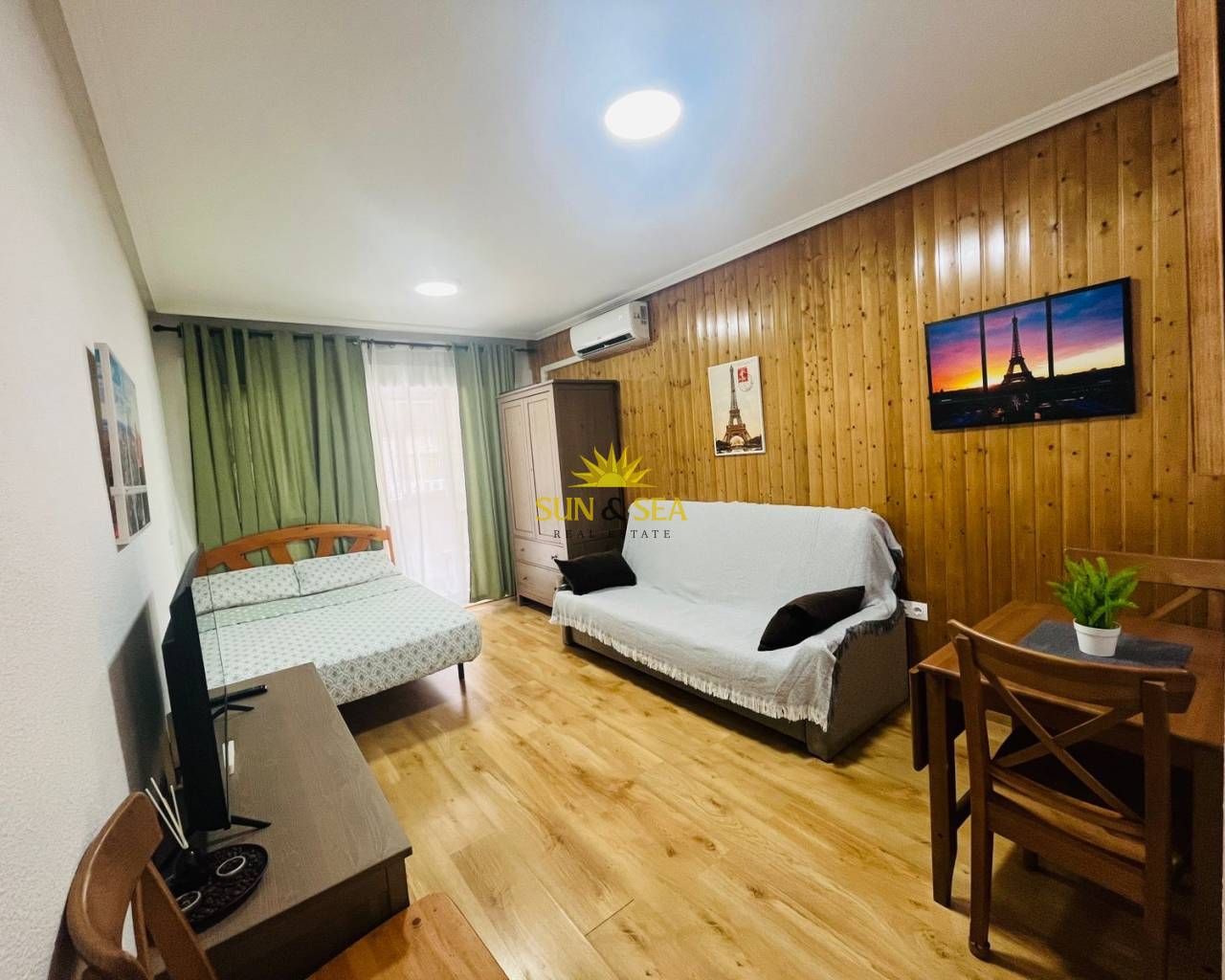 Bedroom of Study to rent in Torrevieja  with Air Conditioner, Heating and Parquet flooring