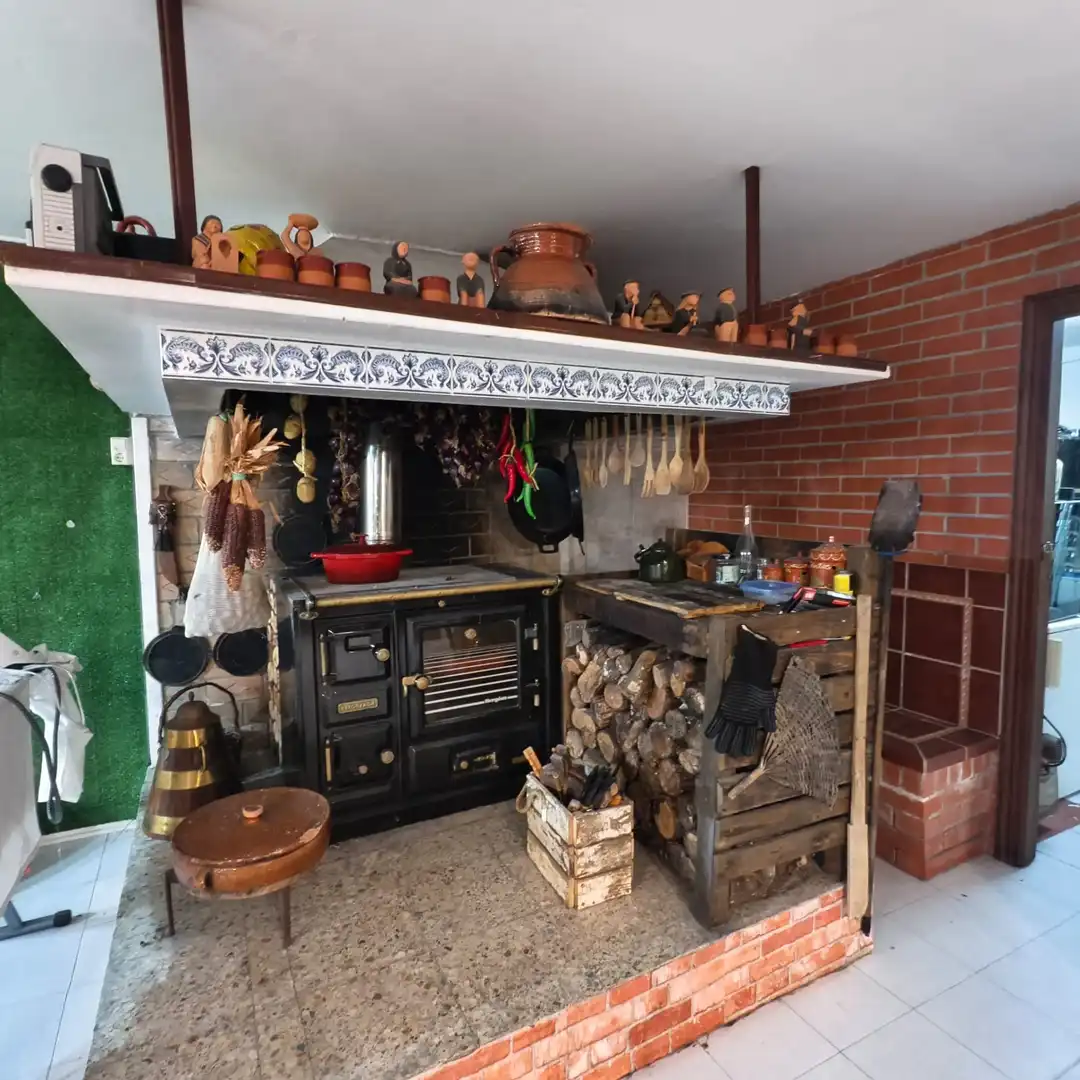 Cocina de Casa o chalet en venta en Sada (A Coruña) con Calefacción, Jardín privado y Parquet