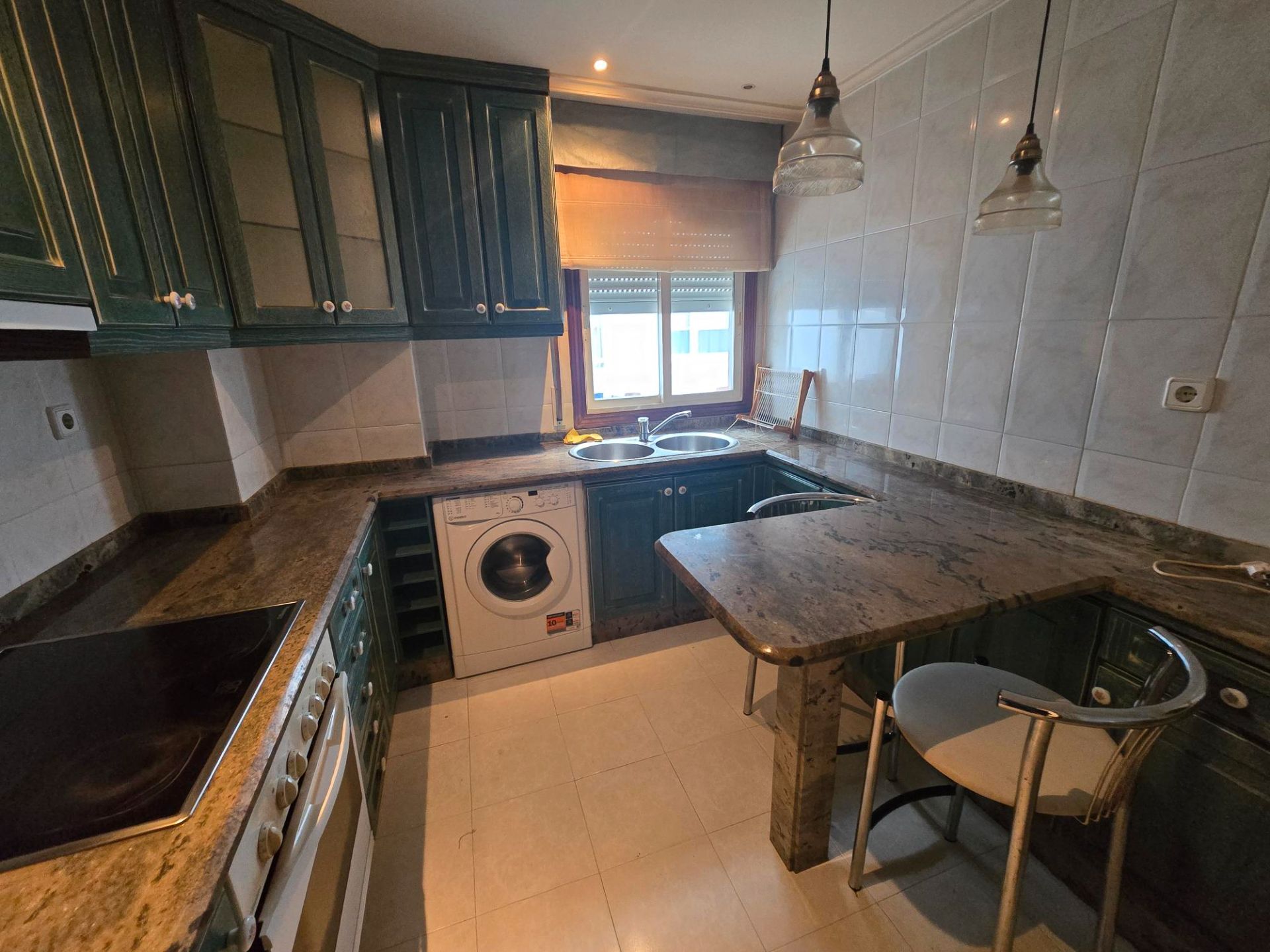 Cuina de Pis en venda en Ourense Capital  amb Calefacció, Parquet i Moblat