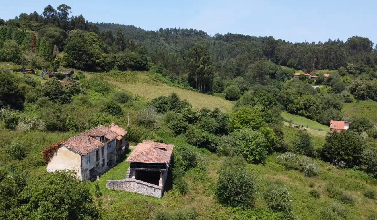 Außenansicht von Country house zum Verkauf in Castrillón mit Privatgarten und Balkon