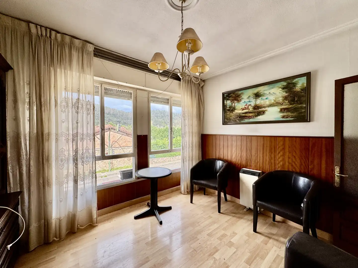 Sala d'estar de Casa o xalet en venda en Medio Cudeyo amb Jardí privat i Parquet