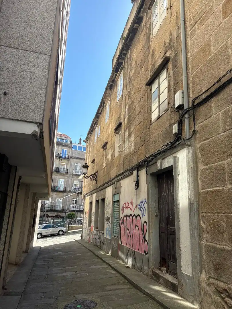 Vista exterior de Edificio en venta en Vigo 