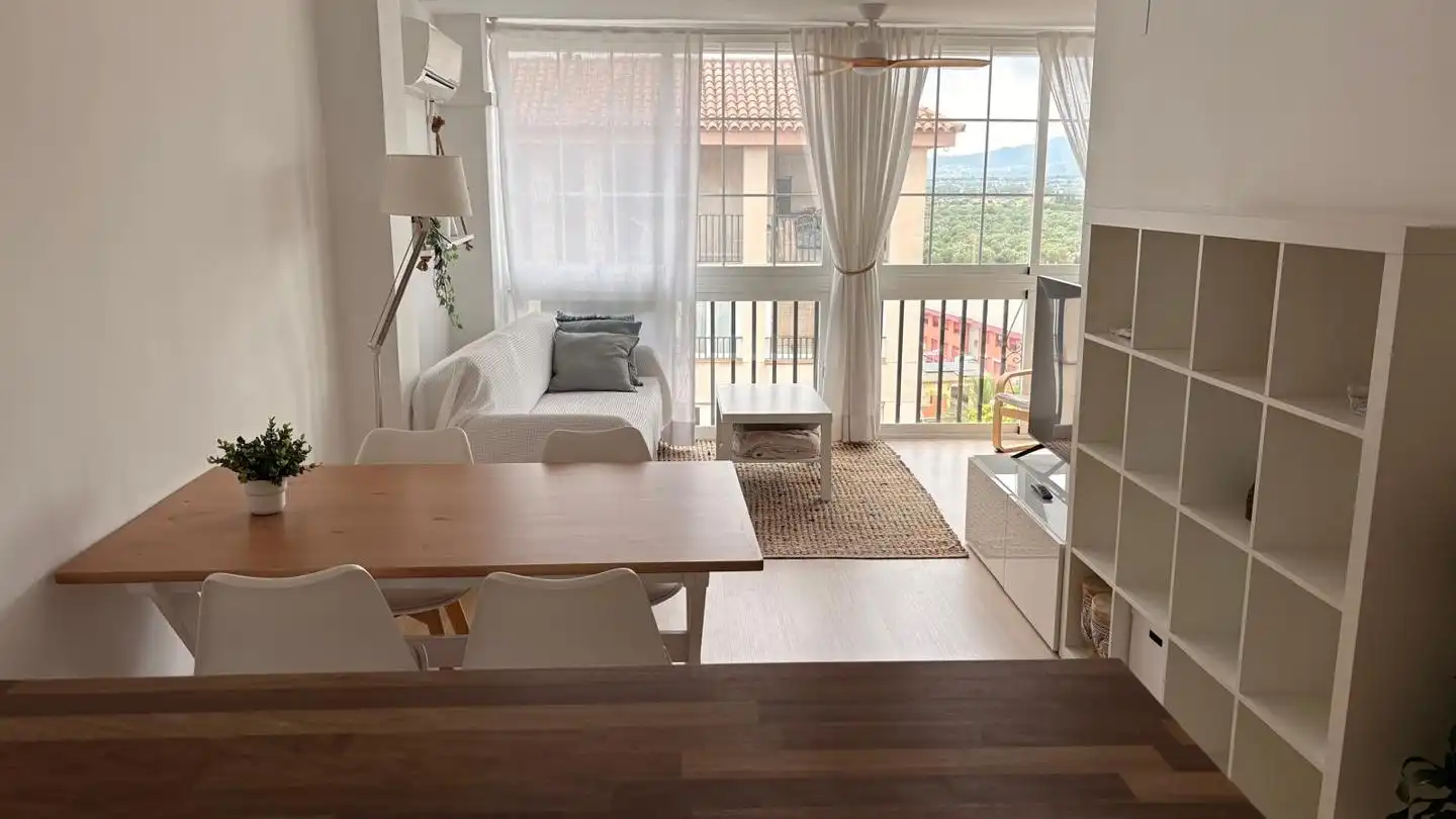 Wohnzimmer von Wohnung zur Miete in Benicasim / Benicàssim mit Parkett und Gemeinschaftspool