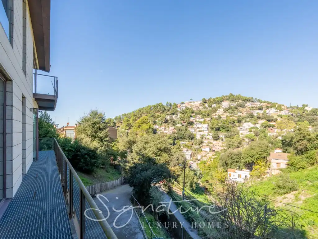 Vista exterior de Casa o chalet en venta en Barcelona con Aire acondicionado