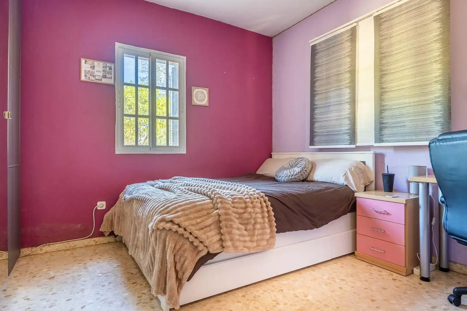 Dormitori de Casa o xalet en venda en Mairena del Aljarafe amb Aire condicionat, Jardí privat i Traster
