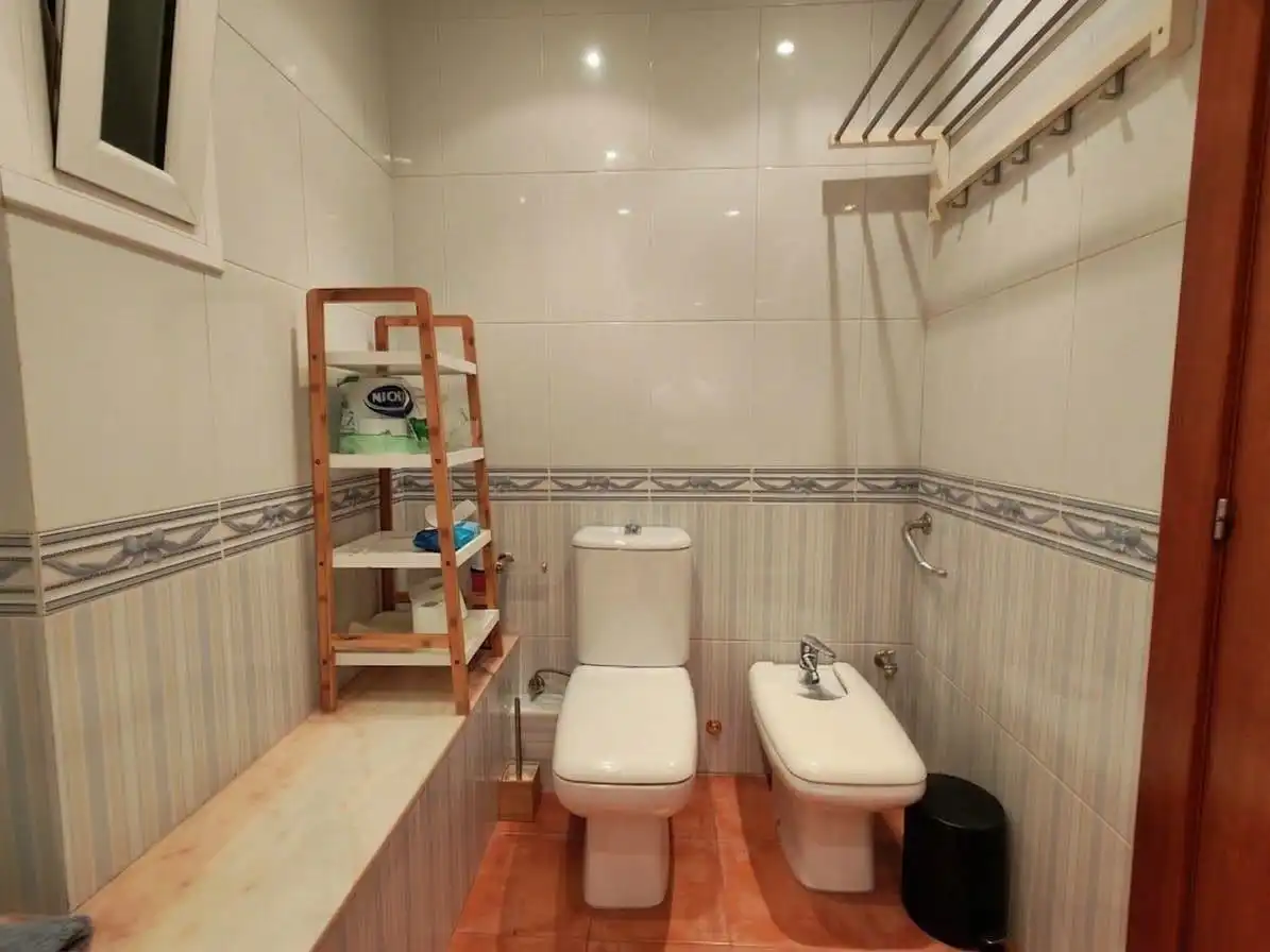 Baño de Apartamento en venta en Barcelona con Aire acondicionado, Calefacción y Parquet