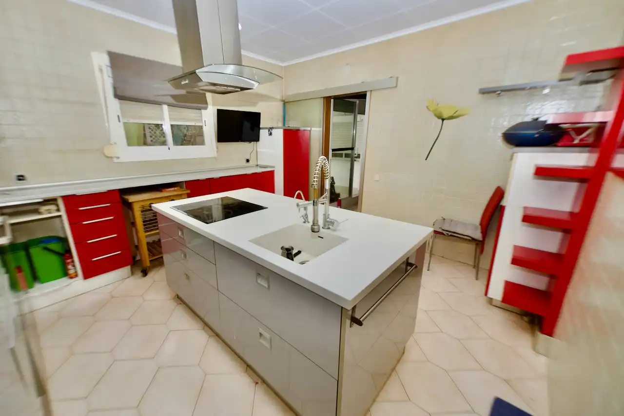 Cuina de Casa o xalet en venda en Terrassa amb Aire condicionat, Calefacció i Jardí privat